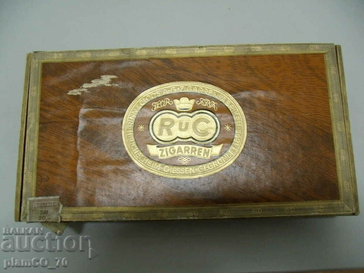 Auction No.*6752 old wooden box - size 25 / 13 / 3.5 cm Auction No.*6752 old wooden box - size 25 / 13 / 3.5 cm