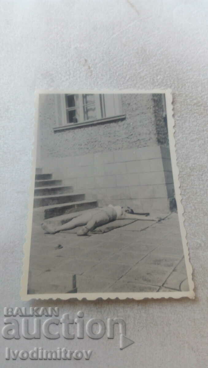 Photo Woman on the beach in front of the stairs 1964