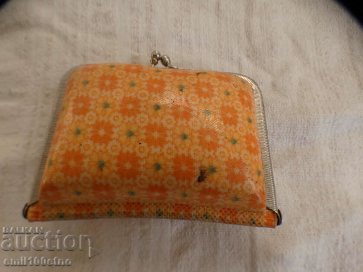 Old wallet purse with price 8.00 BGN | € 4.09 Old wallet purse with price 8.00 BGN | € 4.09