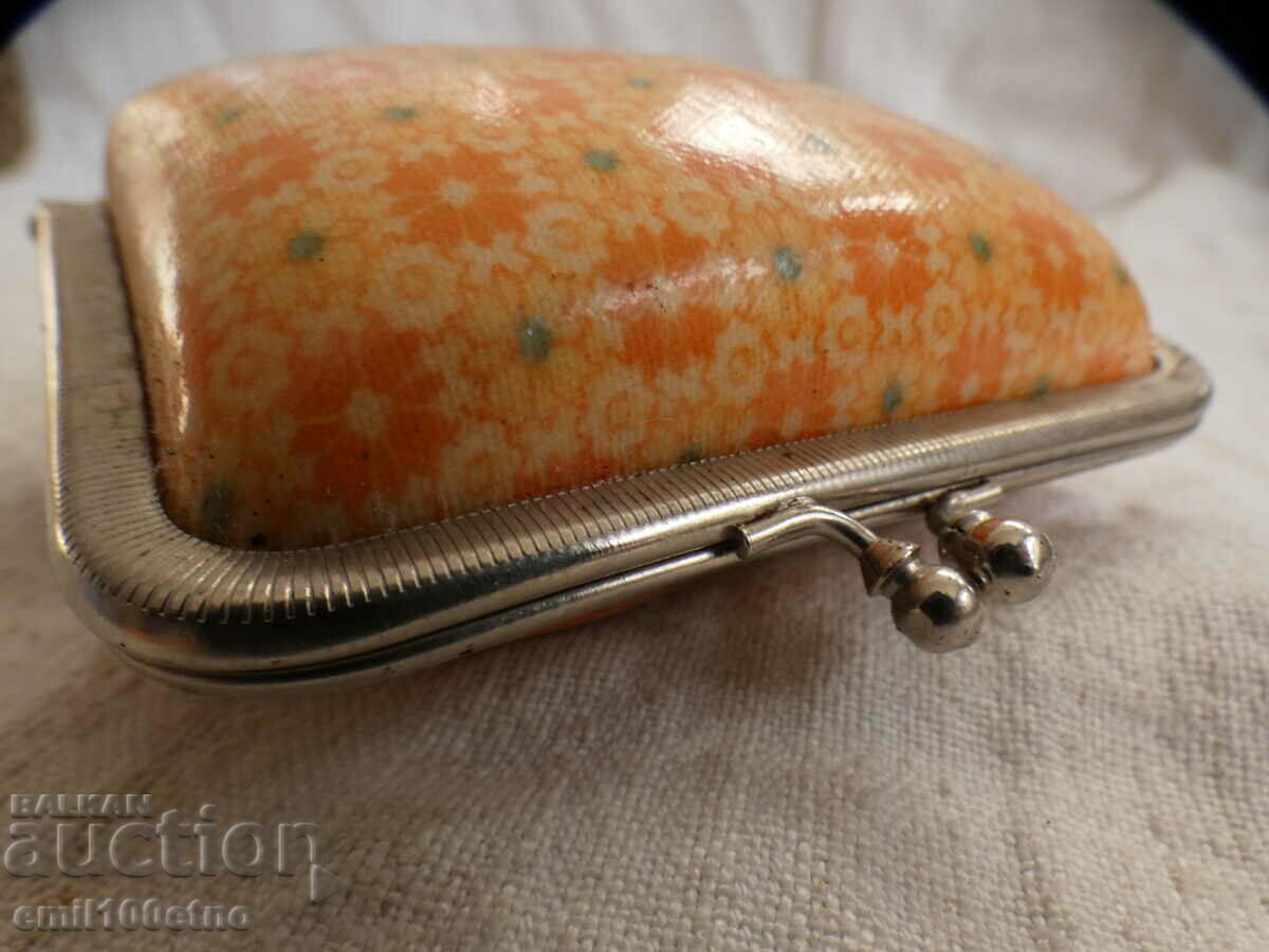 Delivery of Old wallet purse Delivery of Old wallet purse