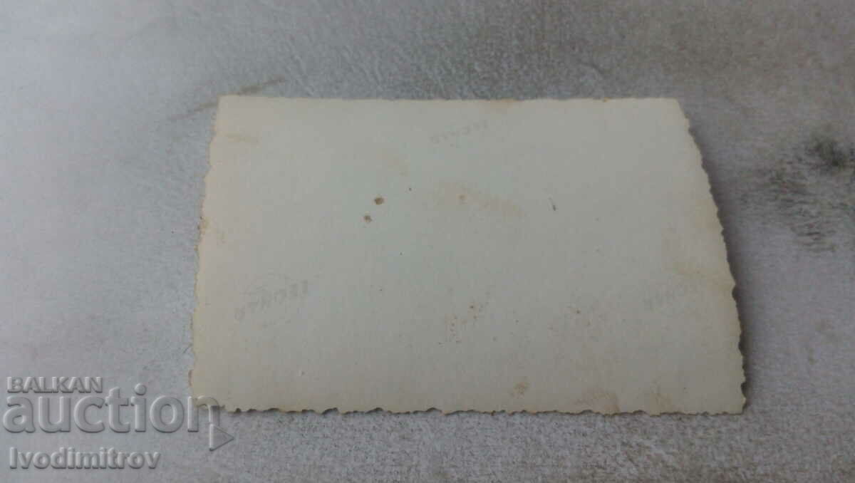 Foto Bărbați cu casete din lemn și cutii de prânz cu preț 1.65 BGN | € 0.84 Foto Bărbați cu casete din lemn și cutii de prânz cu preț 1.65 BGN | € 0.84