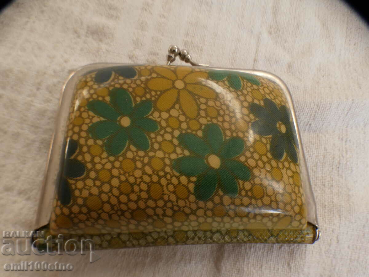 Old wallet purse with price 5.00 BGN | € 2.56 Old wallet purse with price 5.00 BGN | € 2.56