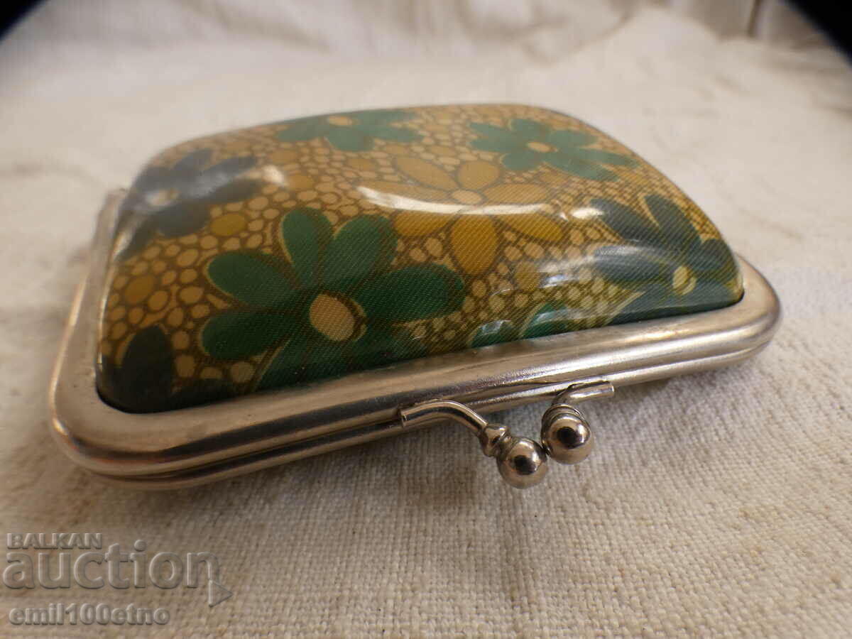 Delivery of Old wallet purse Delivery of Old wallet purse