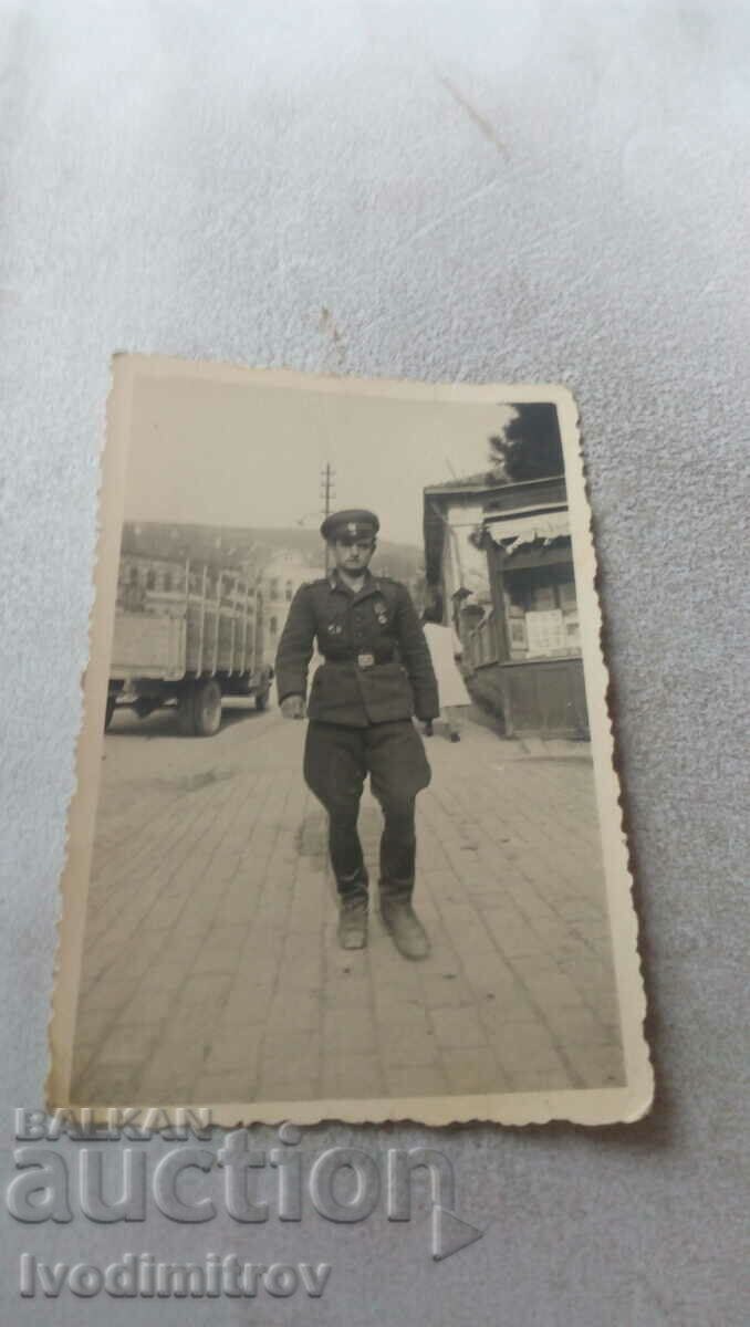 Ofițer foto pe trotuar