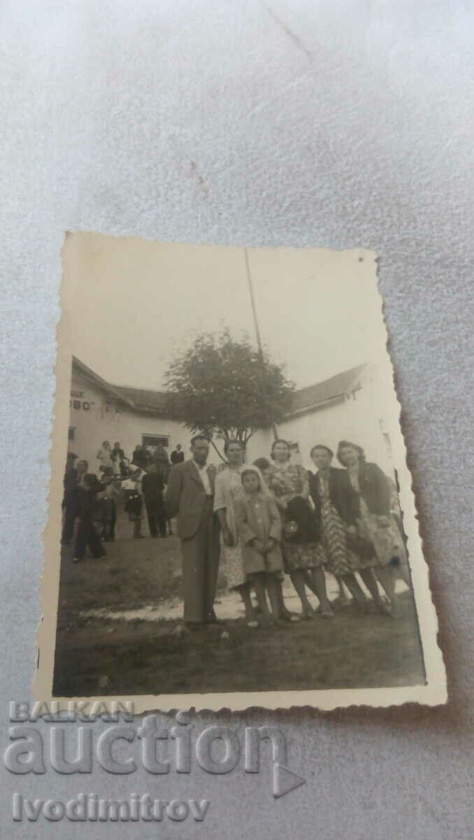 Photo Kyustendily Man, women and children in front of Chitalishte Osogovo 1941