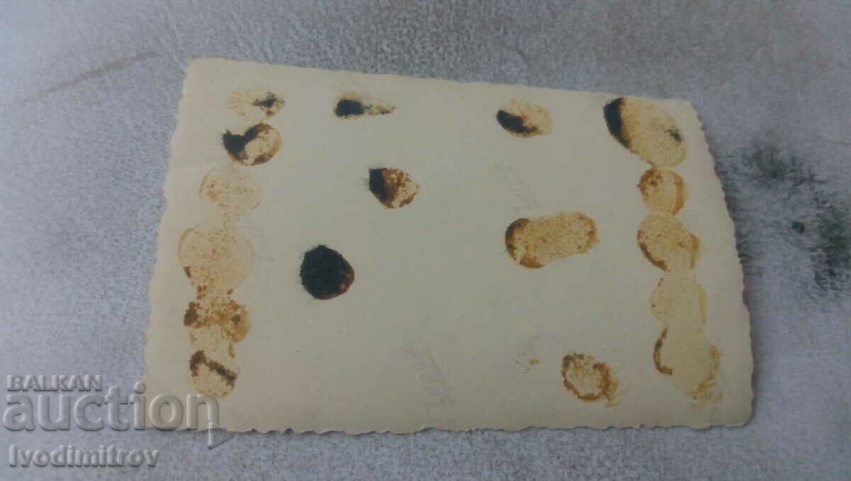 Photo Young woman and two children on a bench with price 1.35 BGN | € 0.69 Photo Young woman and two children on a bench with price 1.35 BGN | € 0.69