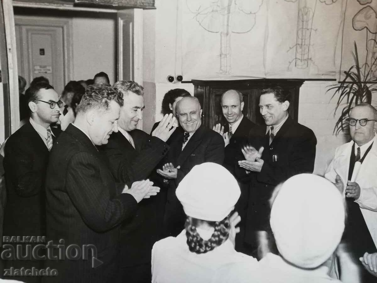 Old photo Soc - Bulgarian delegates in the USSR Moscow with price 6.00 BGN | € 3.07 Old photo Soc - Bulgarian delegates in the USSR Moscow with price 6.00 BGN | € 3.07