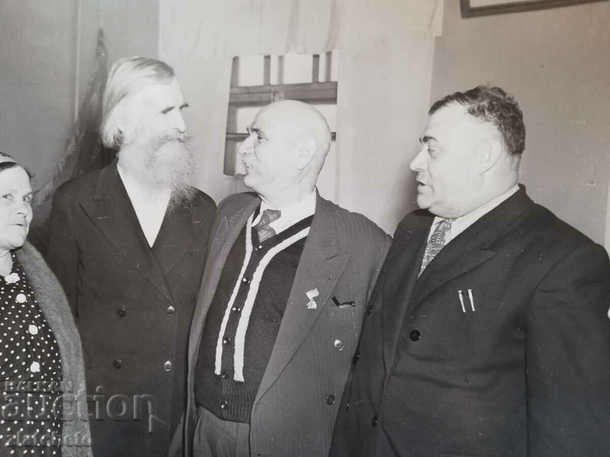 Old photo Soc - Bulgarian delegates in the USSR Moscow with price 6.00 BGN | € 3.07 Old photo Soc - Bulgarian delegates in the USSR Moscow with price 6.00 BGN | € 3.07
