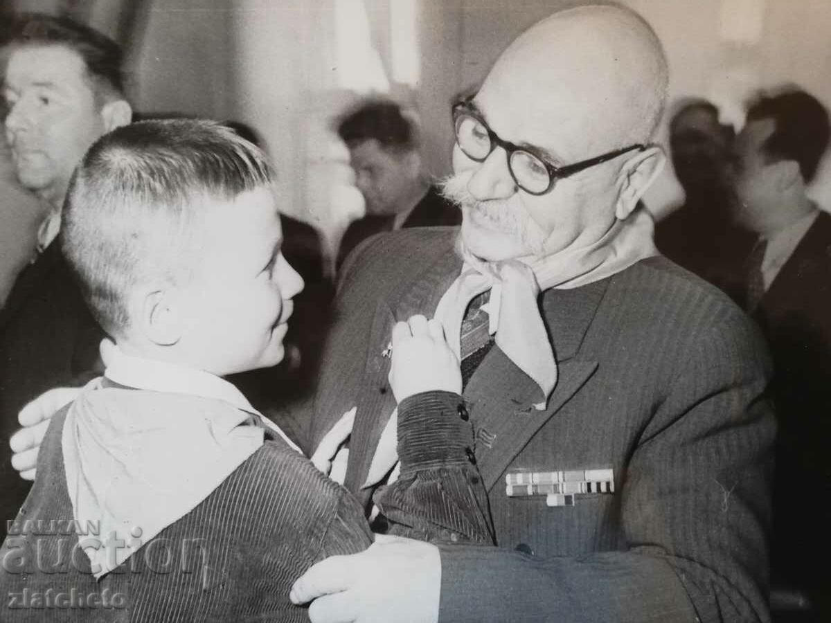 Old photo Soc - Bulgarian delegates in the USSR Moscow with price 6.00 BGN | € 3.07 Old photo Soc - Bulgarian delegates in the USSR Moscow with price 6.00 BGN | € 3.07