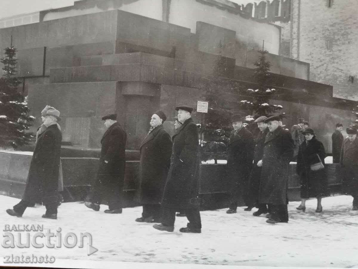 Old photo Soc - Bulgarian delegates in the USSR Moscow with price 6.00 BGN | € 3.07 Old photo Soc - Bulgarian delegates in the USSR Moscow with price 6.00 BGN | € 3.07