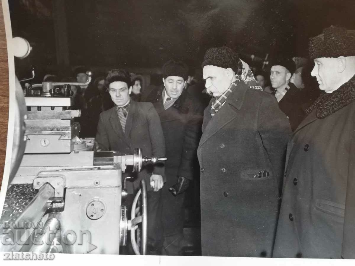 Old photo Soc - Bulgarian delegates in the USSR Moscow with price 6.00 BGN | € 3.07 Old photo Soc - Bulgarian delegates in the USSR Moscow with price 6.00 BGN | € 3.07