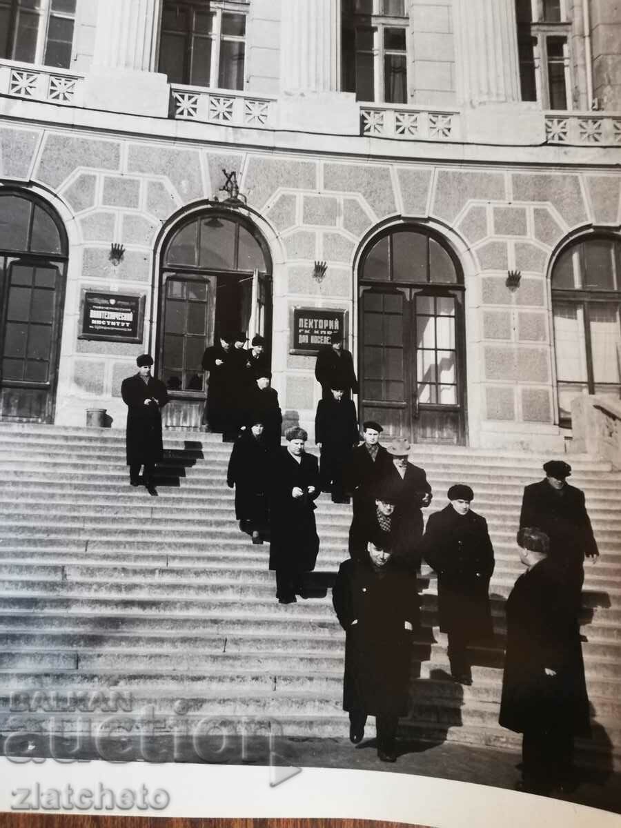 Old photo Soc - Bulgarian delegates in the USSR Moscow with price 6.00 BGN | € 3.07 Old photo Soc - Bulgarian delegates in the USSR Moscow with price 6.00 BGN | € 3.07