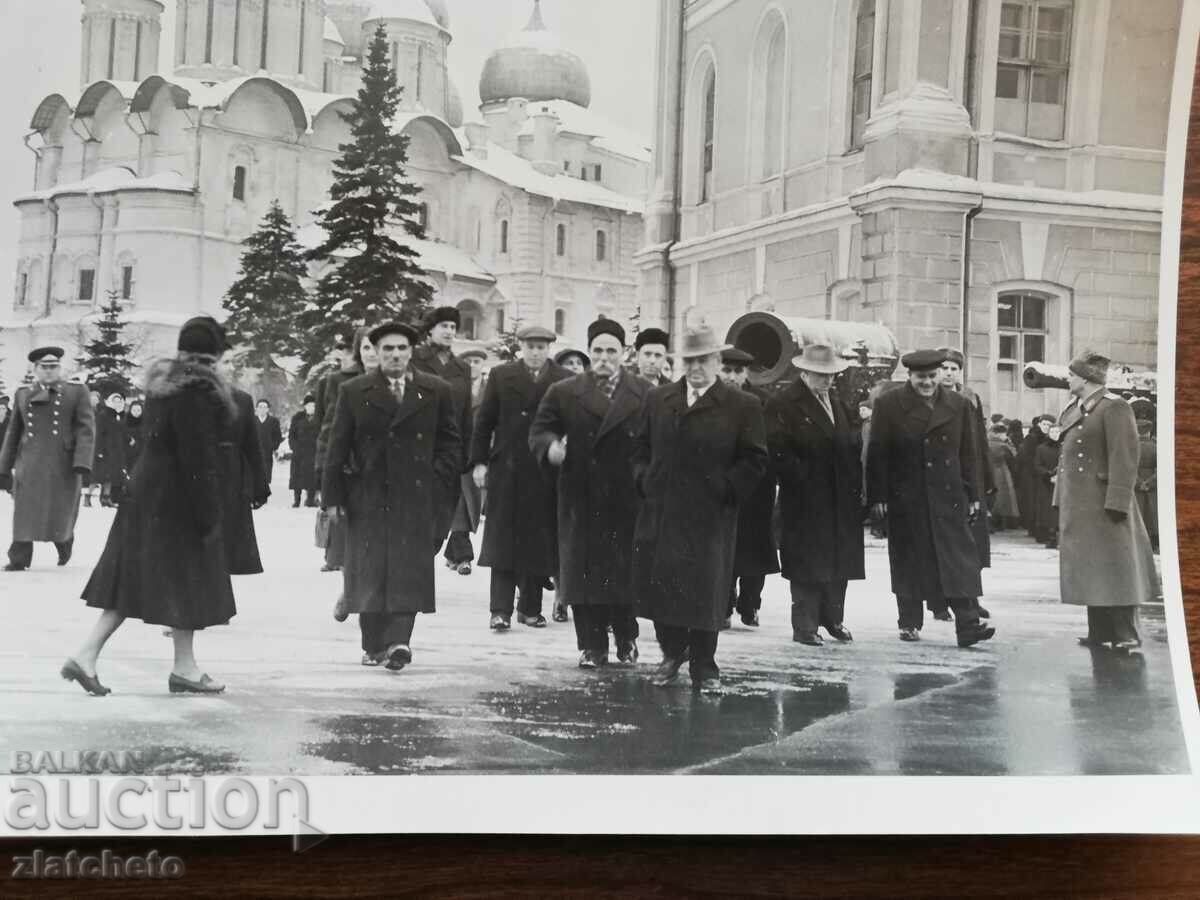 Παλιά φωτογραφία Soc - Βούλγαροι εκπρόσωποι στην ΕΣΣΔ Μόσχα με τιμή 6.00 BGN | € 3.07