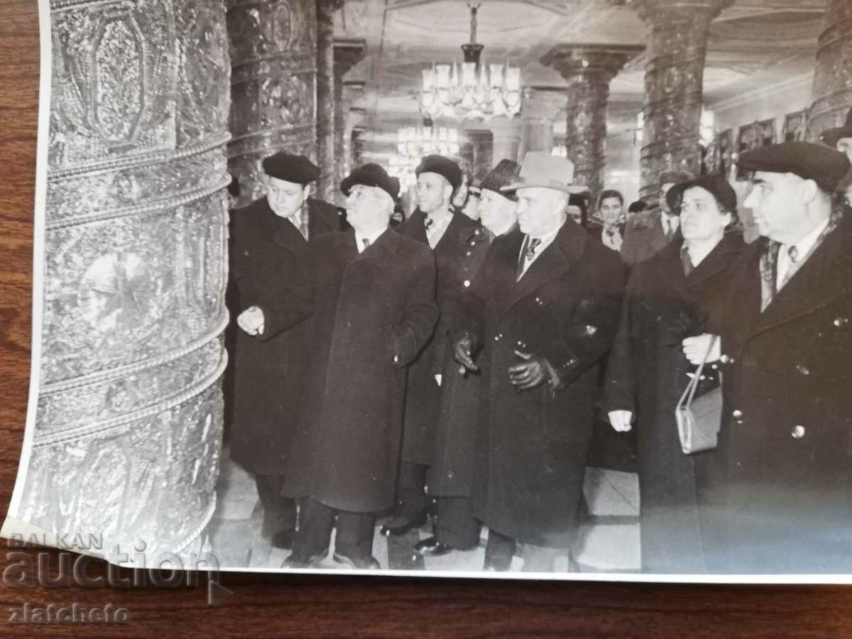 Old photo Soc - Bulgarian delegates in the USSR Moscow with price 6.00 BGN | € 3.07 Old photo Soc - Bulgarian delegates in the USSR Moscow with price 6.00 BGN | € 3.07