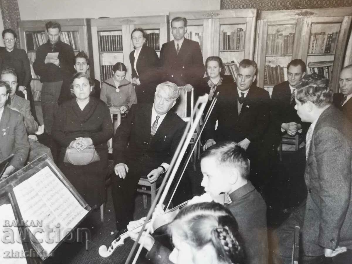 Old photo Soc - Bulgarian delegates in the USSR Moscow with price 6.00 BGN | € 3.07 Old photo Soc - Bulgarian delegates in the USSR Moscow with price 6.00 BGN | € 3.07