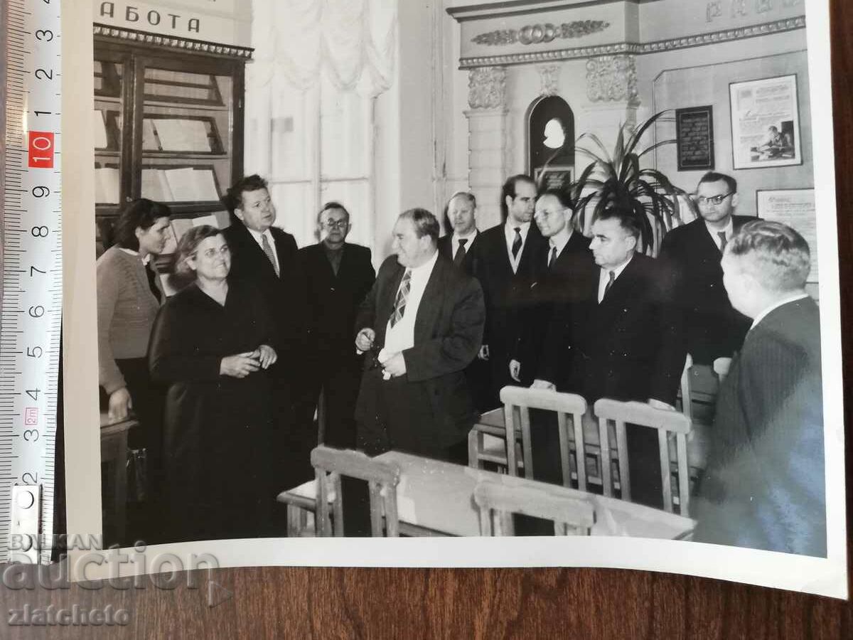 Παλιά φωτογραφία Soc - Βούλγαροι εκπρόσωποι στην ΕΣΣΔ Μόσχα με τιμή 6.00 BGN | € 3.07