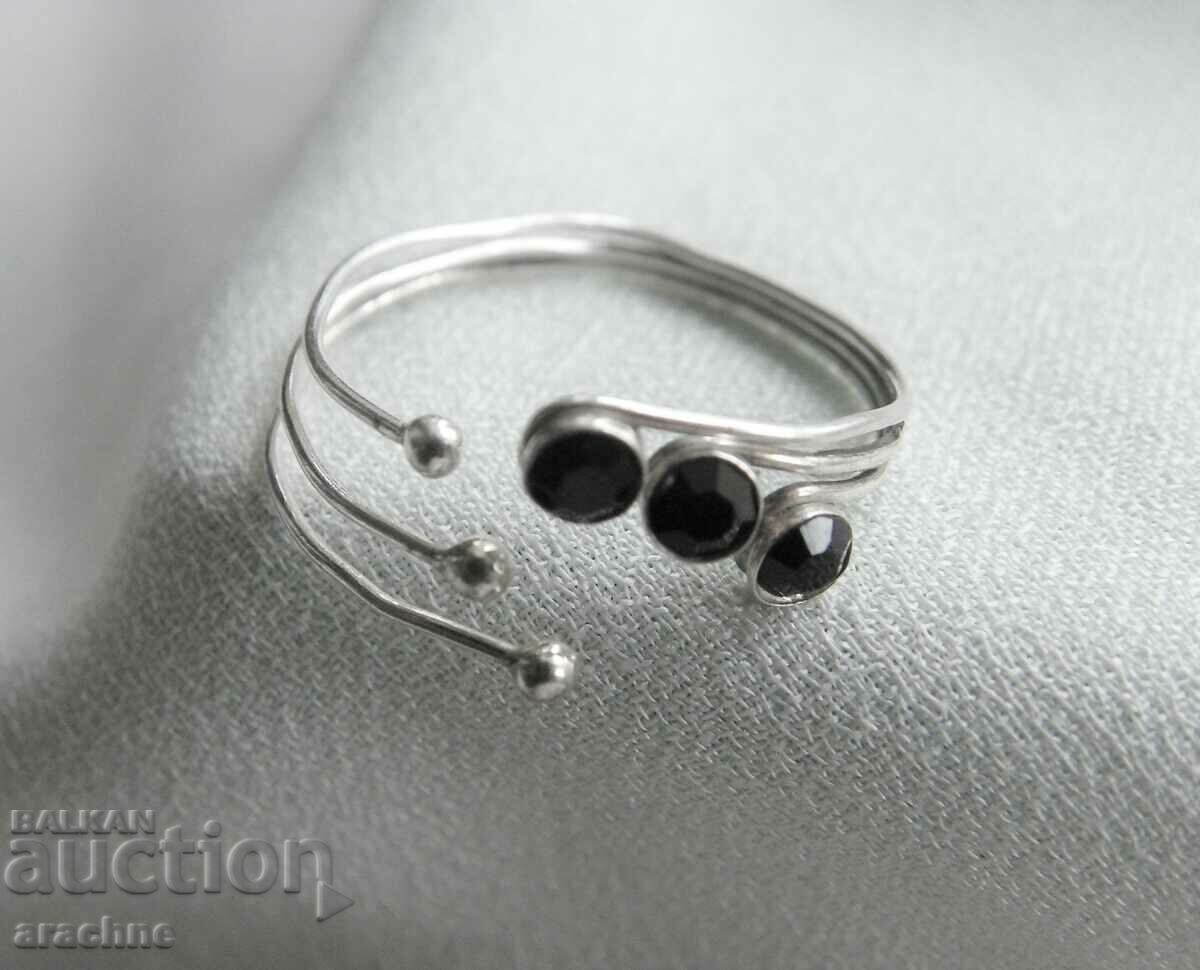 Delivery of Old Vietnamese silver ring with three cut tektites Delivery of Old Vietnamese silver ring with three cut tektites