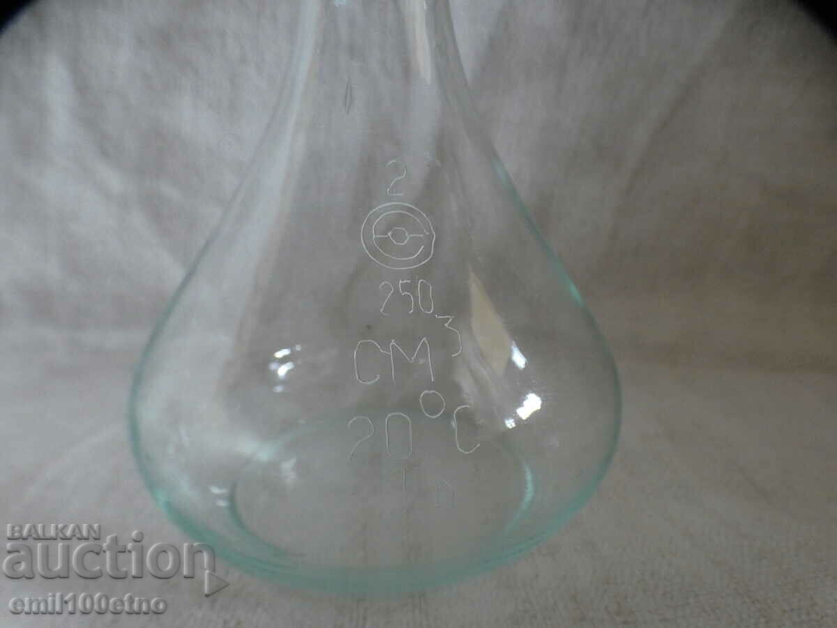Laboratory flask with price 6.00 BGN | € 3.07