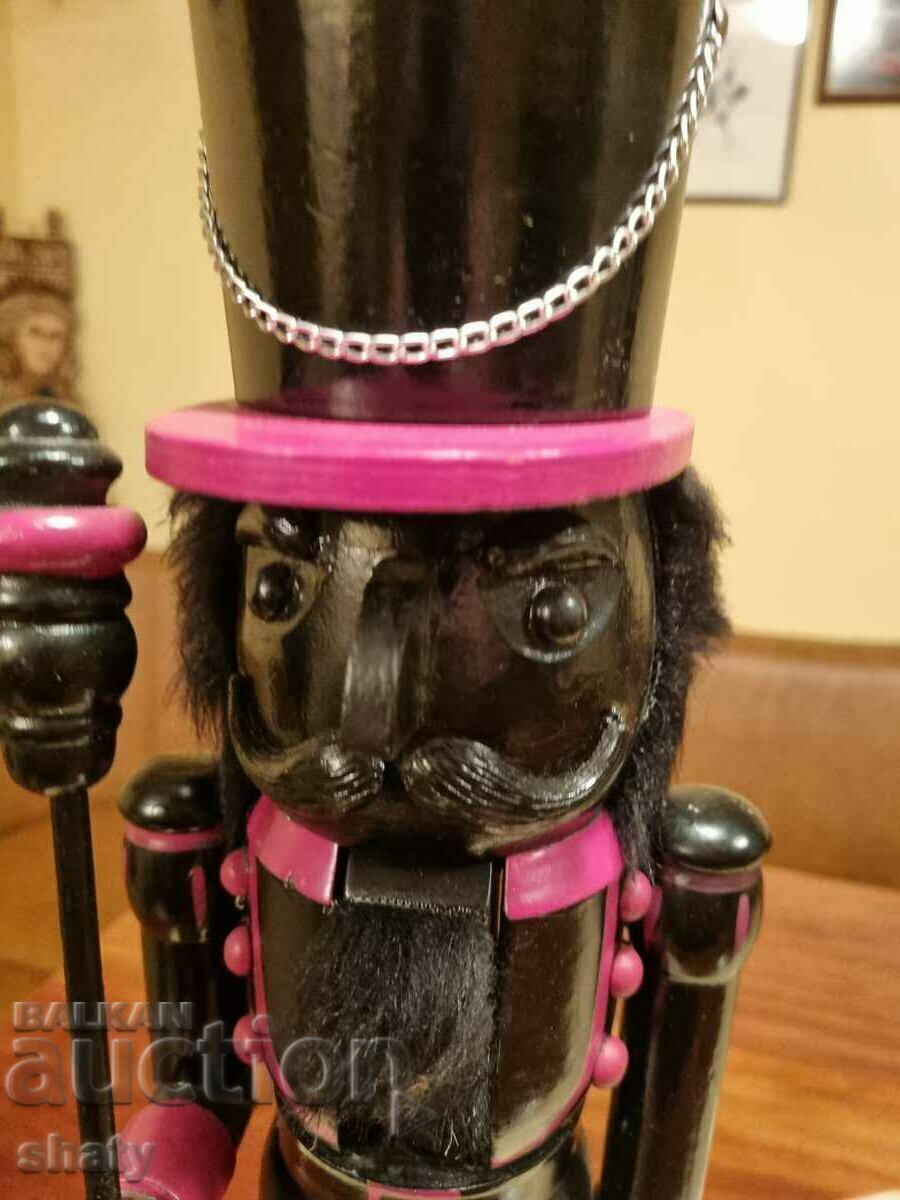 Γερμανικός τεράστιος ξύλινος καρυοθραύστης με τιμή 80.00 BGN | € 40.90 Γερμανικός τεράστιος ξύλινος καρυοθραύστης με τιμή 80.00 BGN | € 40.90