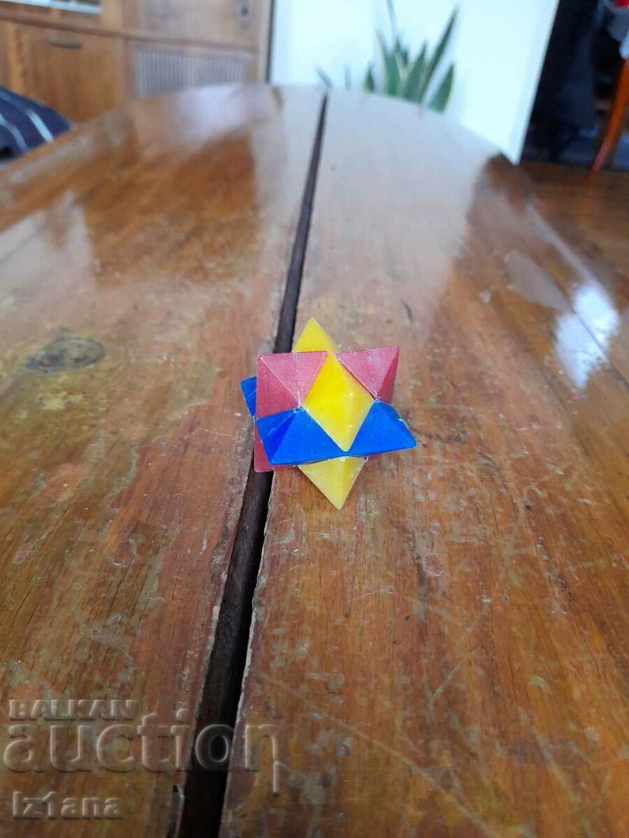 Ένα παλιό παιδικό παιχνίδι Ένα παλιό παιδικό παιχνίδι