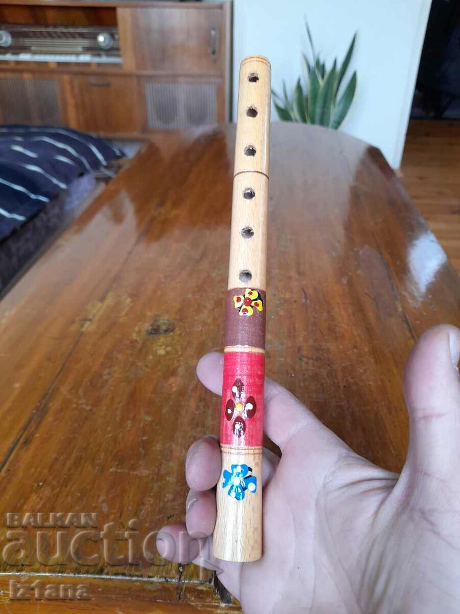 Auction Old rascal, duduk, whistle Auction Old rascal, duduk, whistle