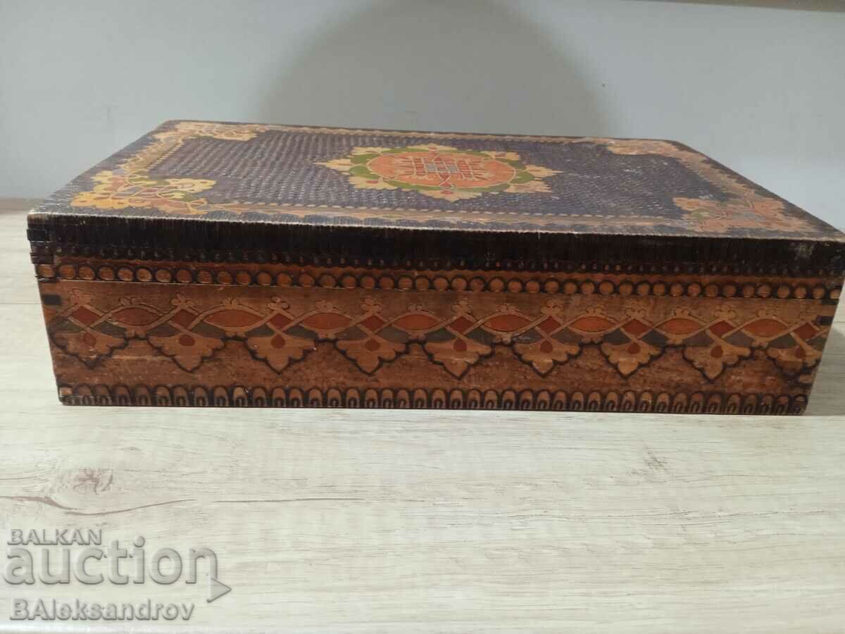 Delivery of Old large pyrographed box Delivery of Old large pyrographed box