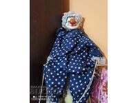 Un clovn mare de porțelan