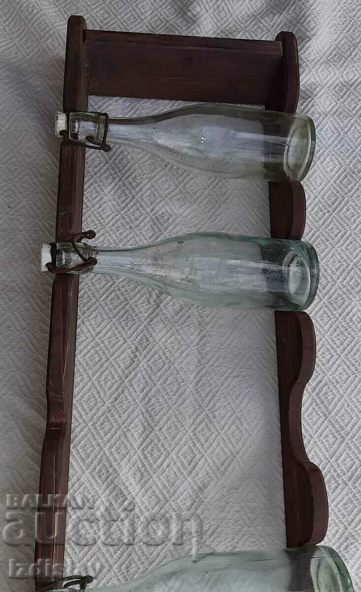 Παράδοση Ξύλινη σχάρα κρασιού. Παράδοση Ξύλινη σχάρα κρασιού.