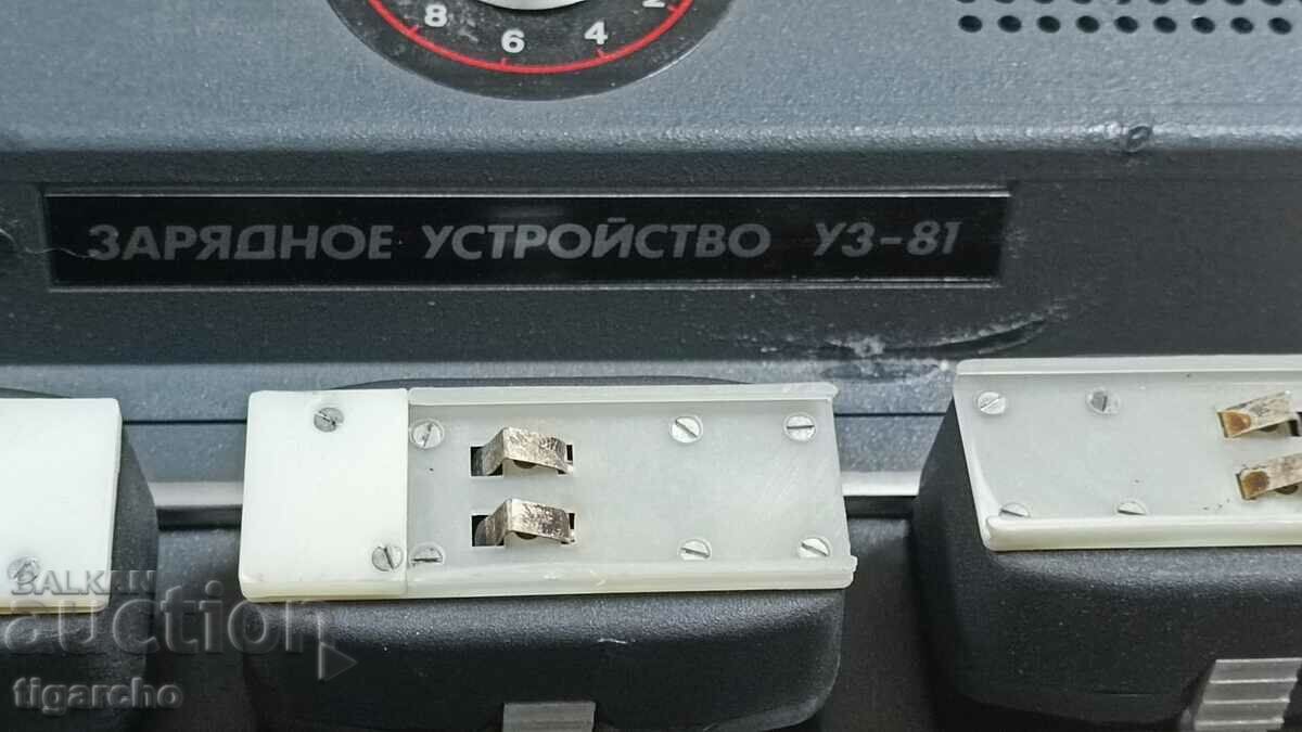 Зарядно за радиостанции - 6 Зарядно за радиостанции - 6