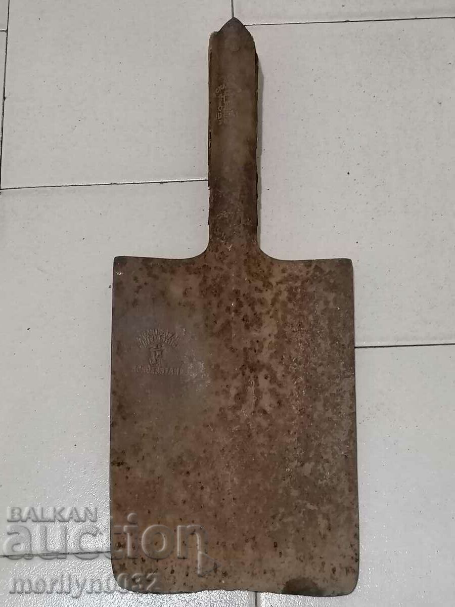 Стара права армейска лопата, ковано желязо