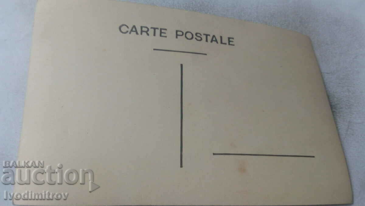 Κα Άνδρας γυναίκα με μαύρη ομπρέλα και αγοράκι στην παραλία με τιμή 3.25 BGN | € 1.66 Κα Άνδρας γυναίκα με μαύρη ομπρέλα και αγοράκι στην παραλία με τιμή 3.25 BGN | € 1.66