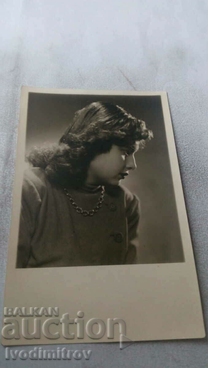 Снимка Варна Младо момиче 1945