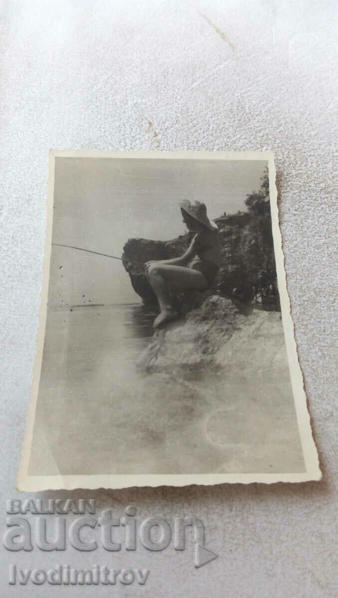 Photo Ohrid Woman fishing in Kaneo 1956