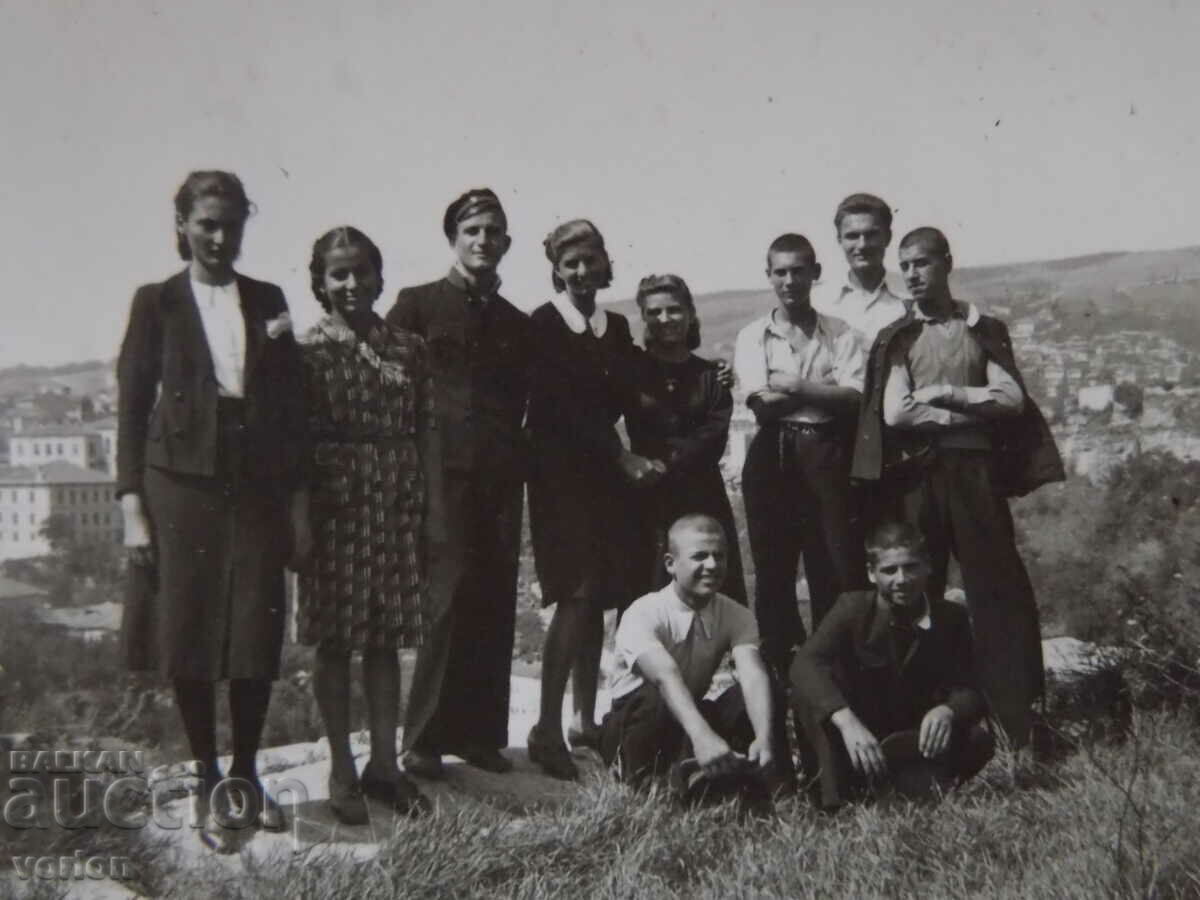 Photo: Veliko Tarnovo. Students of Tsarevets - 40s of the XX century.