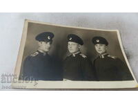 Foto Trei ofițeri juniori