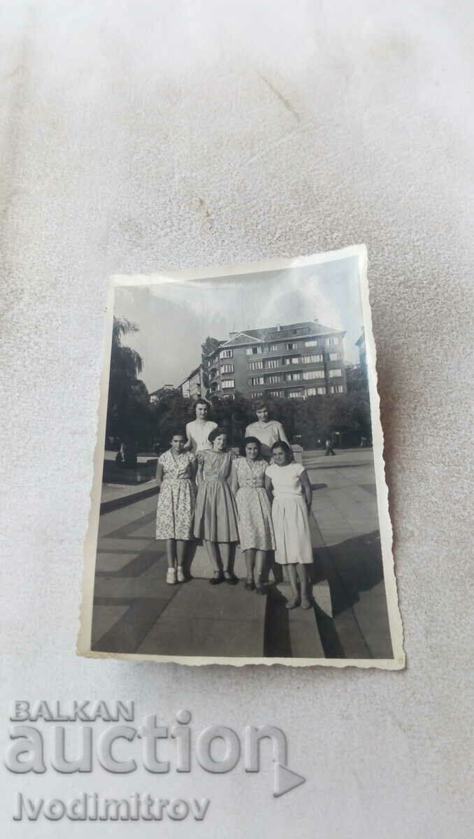 Снимка София Шест млади момичета 1956