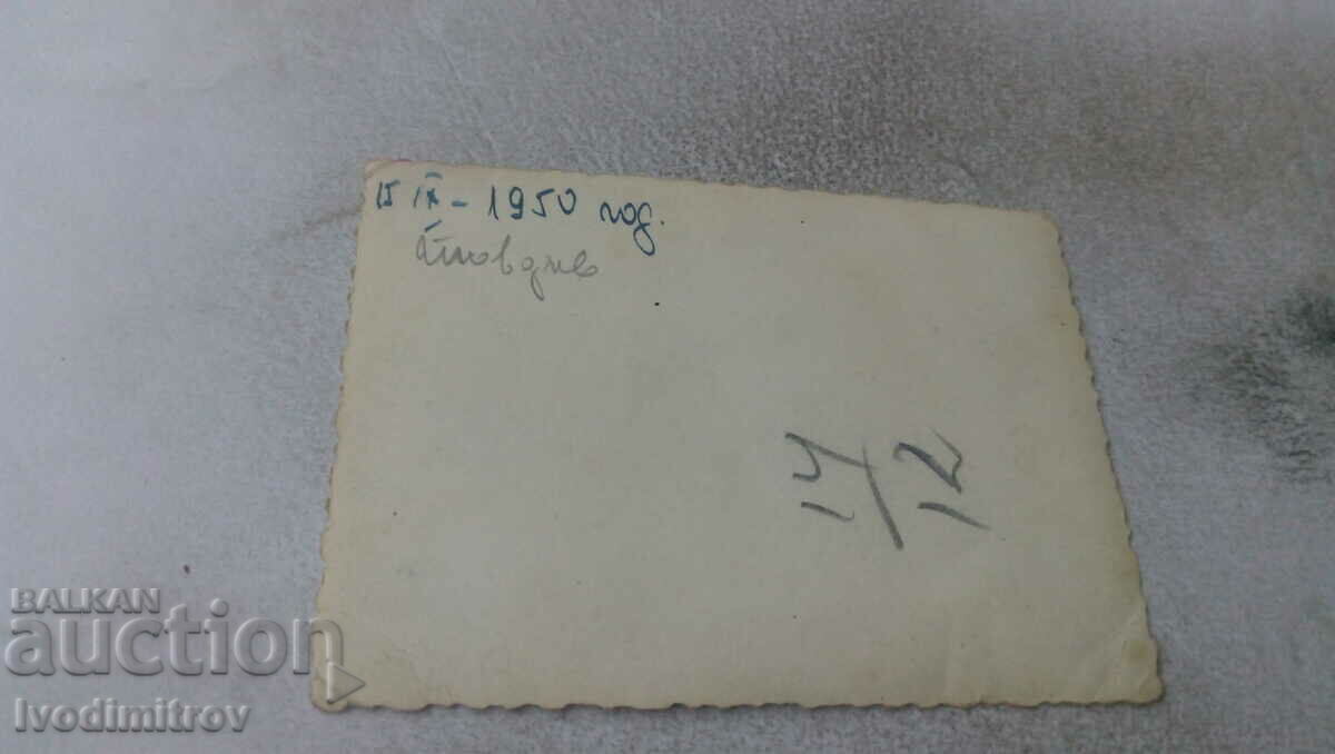 Fotografie Plovdiv Doi bărbați și trei femei în fața Târgului de la Plovdiv cu preț 1.85 BGN | € 0.95