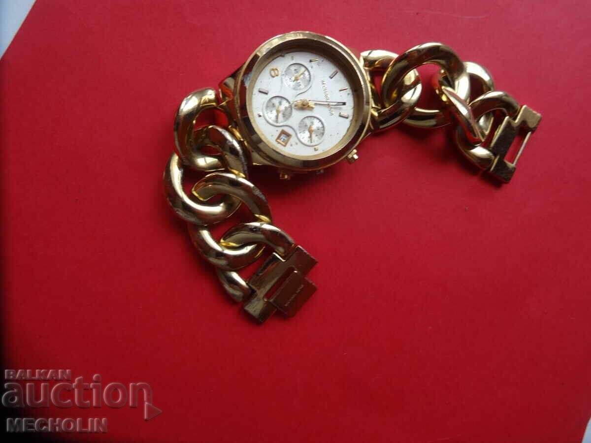 Delivery of M CHAEL KORS Delivery of M CHAEL KORS