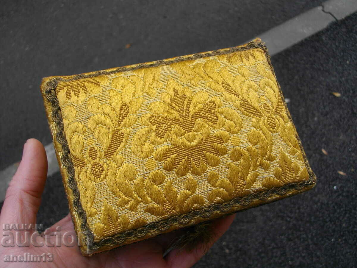 Delivery of OLD JEWELRY BOX WITH WINDSHIELD