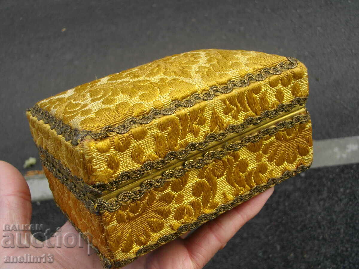 ΠΑΛΙΟ ΚΟΣΜΗΜΑΤΟΚΟΥΤΙ ΜΕ ΠΑΡΜΠΡΙΖ - 5 ΠΑΛΙΟ ΚΟΣΜΗΜΑΤΟΚΟΥΤΙ ΜΕ ΠΑΡΜΠΡΙΖ - 5