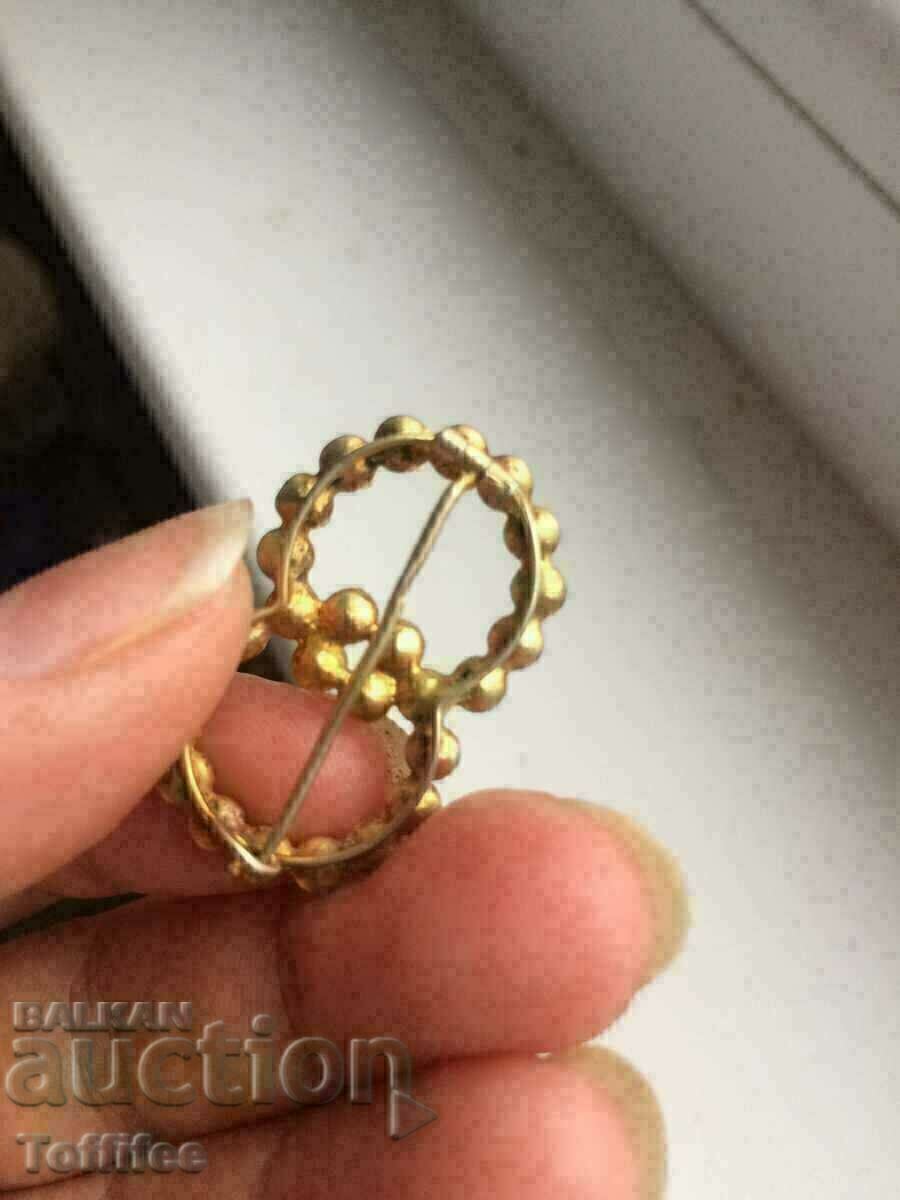 Delivery of Old vintage zirconia brooch