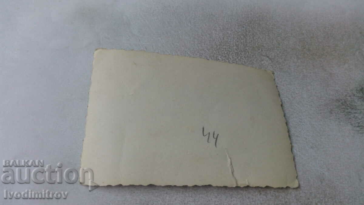 Photo Men and women on the road with price 0.75 BGN | € 0.38 Photo Men and women on the road with price 0.75 BGN | € 0.38