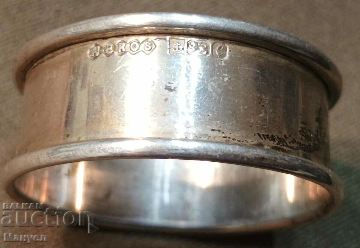 Delivery of Silver ring, napkin holder.