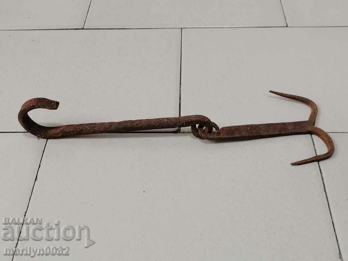 Auction An old forged scraping hook, double twin Auction An old forged scraping hook, double twin