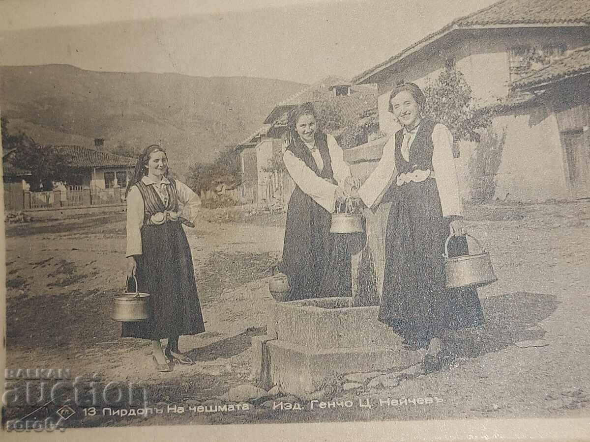 COSTUMES - GIRLS - PAFTS - COINS - FOUNTAIN - PIRDOP - 7