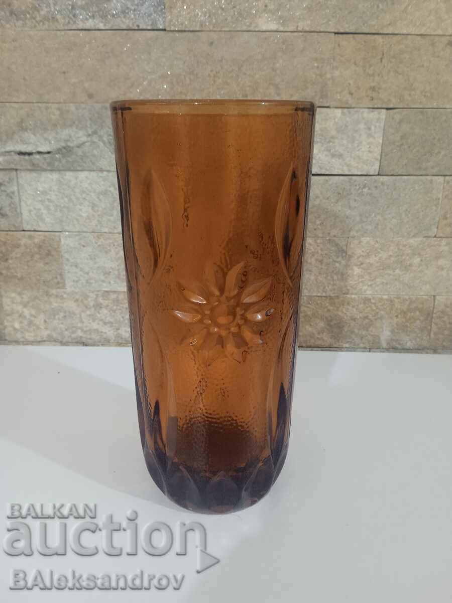 Thick-walled social vase colored glass