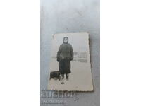Fotografie Kunino Femeie cu o sanie în iarna anului 1943