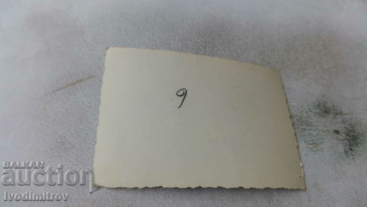 Φωτογραφία Άνδρες και γυναίκες στο πάρκο με τιμή 0.85 BGN | € 0.43 Φωτογραφία Άνδρες και γυναίκες στο πάρκο με τιμή 0.85 BGN | € 0.43