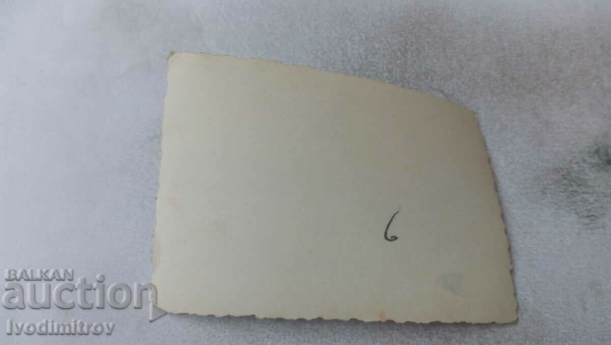 Φωτογραφία Άνδρες και γυναίκες στο πάρκο με τιμή 0.85 BGN | € 0.43 Φωτογραφία Άνδρες και γυναίκες στο πάρκο με τιμή 0.85 BGN | € 0.43