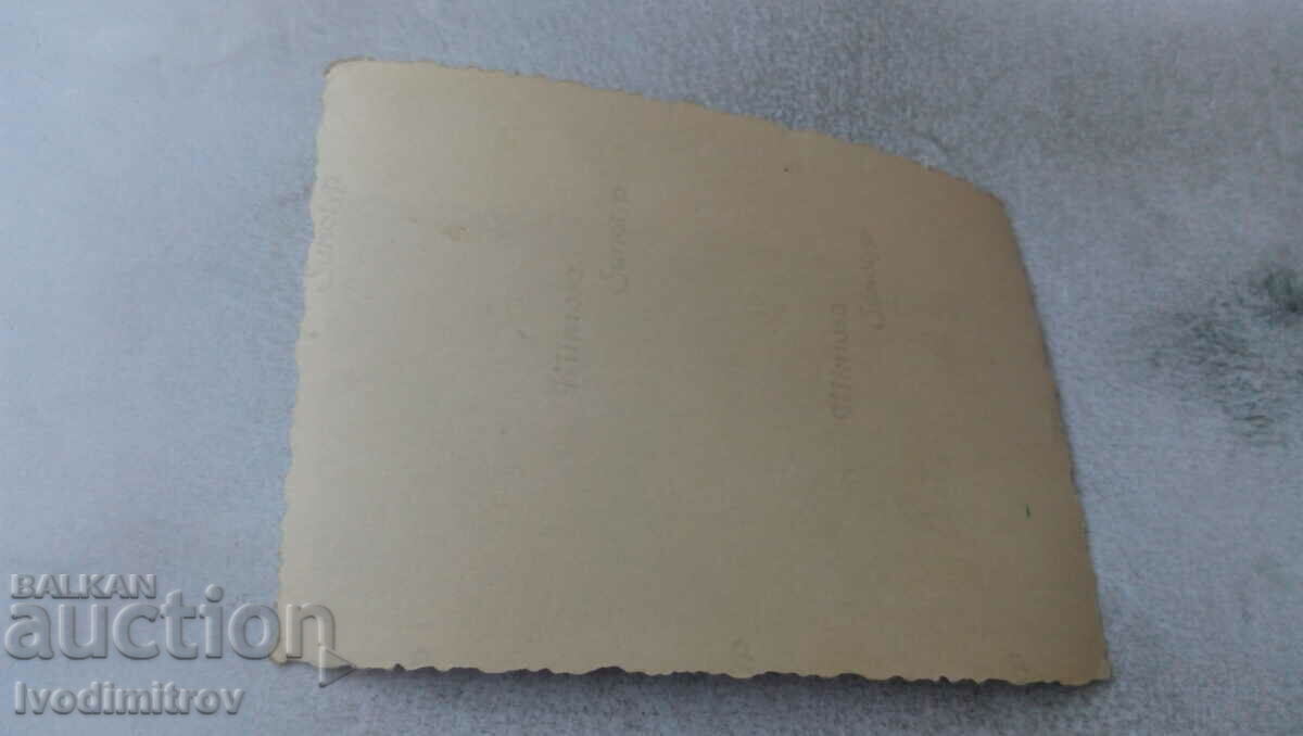 Φωτογραφία δύο ανδρών και τεσσάρων γυναικών με τιμή 0.85 BGN | € 0.43 Φωτογραφία δύο ανδρών και τεσσάρων γυναικών με τιμή 0.85 BGN | € 0.43